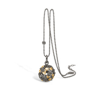 Blossom sølv sort rhodineret kugle vedhæng med forgyldte hjerter, 80cm