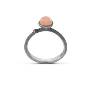OLE LYNGGAARD Lotus ring i sølv med blush månesten - str. 0 - TINY