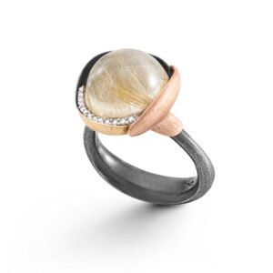 OLE LYNGGAARD ring Lotus str. 3 - Sterling sølv oxyderet - blade 18 kt. rosaguld og guld med rutilkvarts 13 brill.