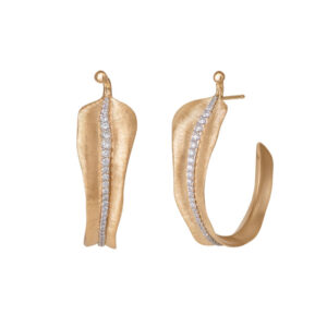 Ole Lynggaard Leaves creoler i 18 karat guld med 130 brillanter