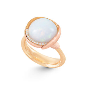 Ole Lynggaard Lotus 3 ring i guld med opal og brillanter