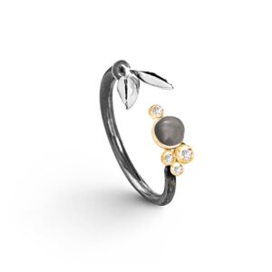 Ole Lynggaard Ring Forest lille i Sterling sølv og 18 karat rødguld, grå månesten cabochon og 4 brillanter TW.VS ialt 0,038 ct