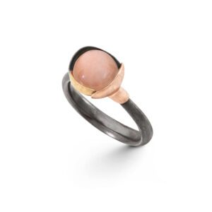 Ole Lynggaard Ring Lotus str. 1 - Sterling sølv oxyderet - blade 18 karat rosa- og rødguld m blush månesten