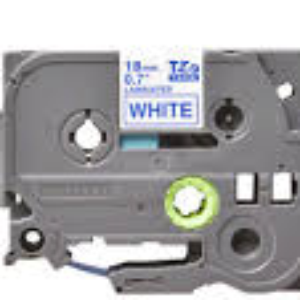 Brother tape 18 mm. blå tekst / hvid tape (laminerede) 8 m. pr. rl.