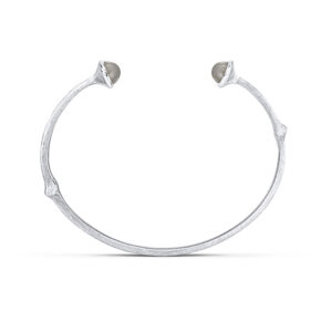 OLE LYNGGAARD Nature 18 kt. hvidguld armring med grå månesten