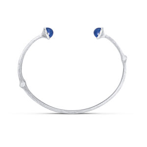 OLE LYNGGAARD Nature 18 kt. hvidguld armring med lapis lazuli