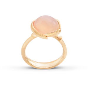 OLE LYNGGAARD Lotus 2, 18 kt. guld ring med blush månesten