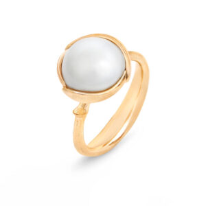 OLE LYNGGAARD Lotus lille 18 kt. guld ring med South Sea perle
